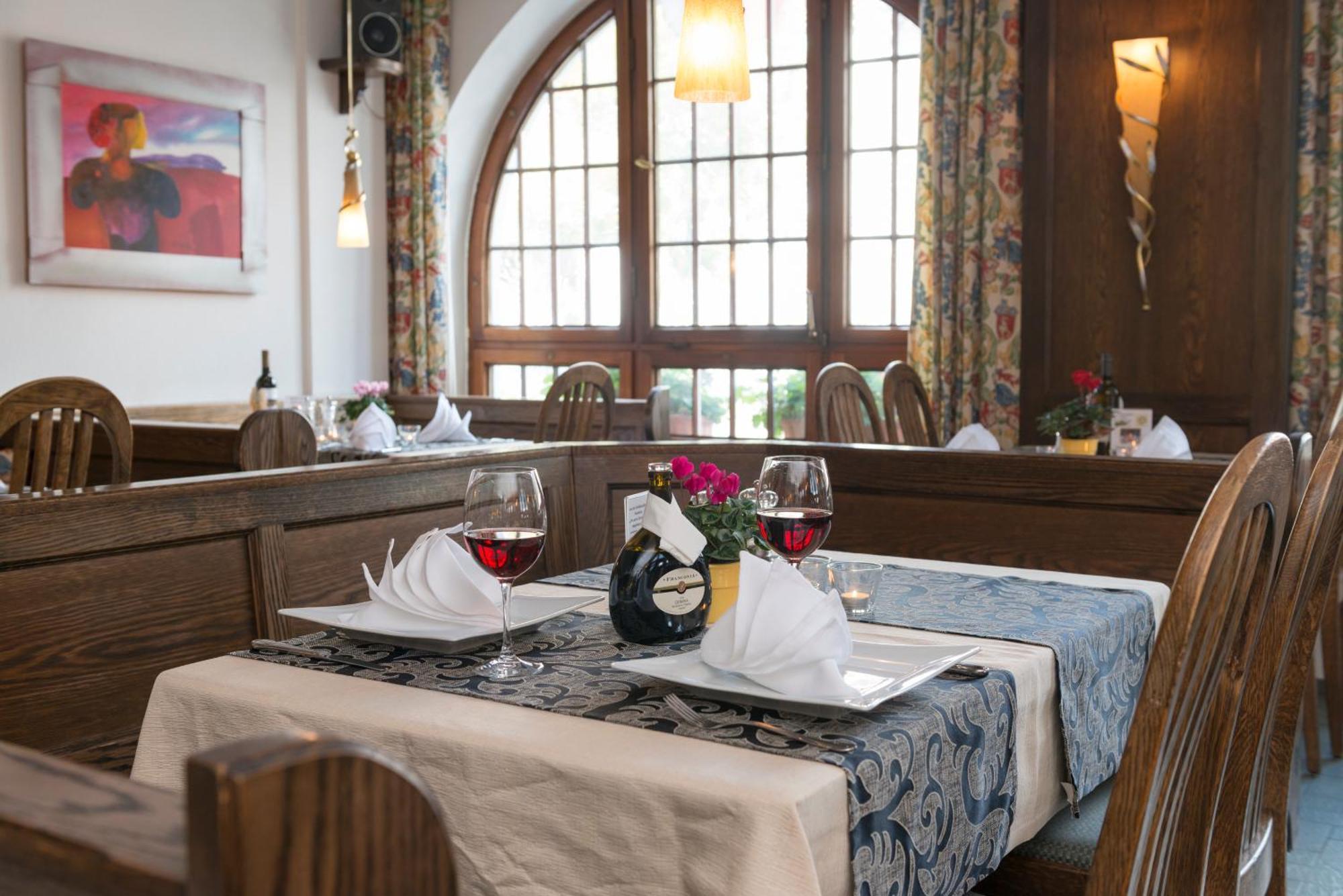 Hotel Gasthof Zum Storch Schlüsselfeld Eksteriør billede